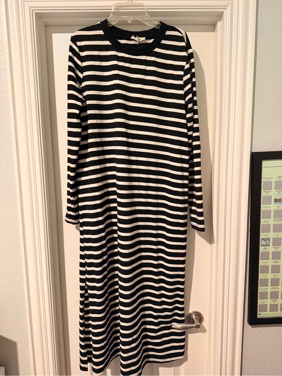 entro Dresses & Skirts - entro Black and White Striped Long Sleeve Midi Dress